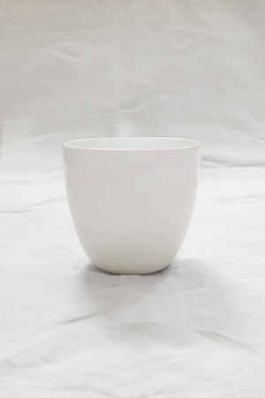 Yali - Round White Glass - Makie - Main image