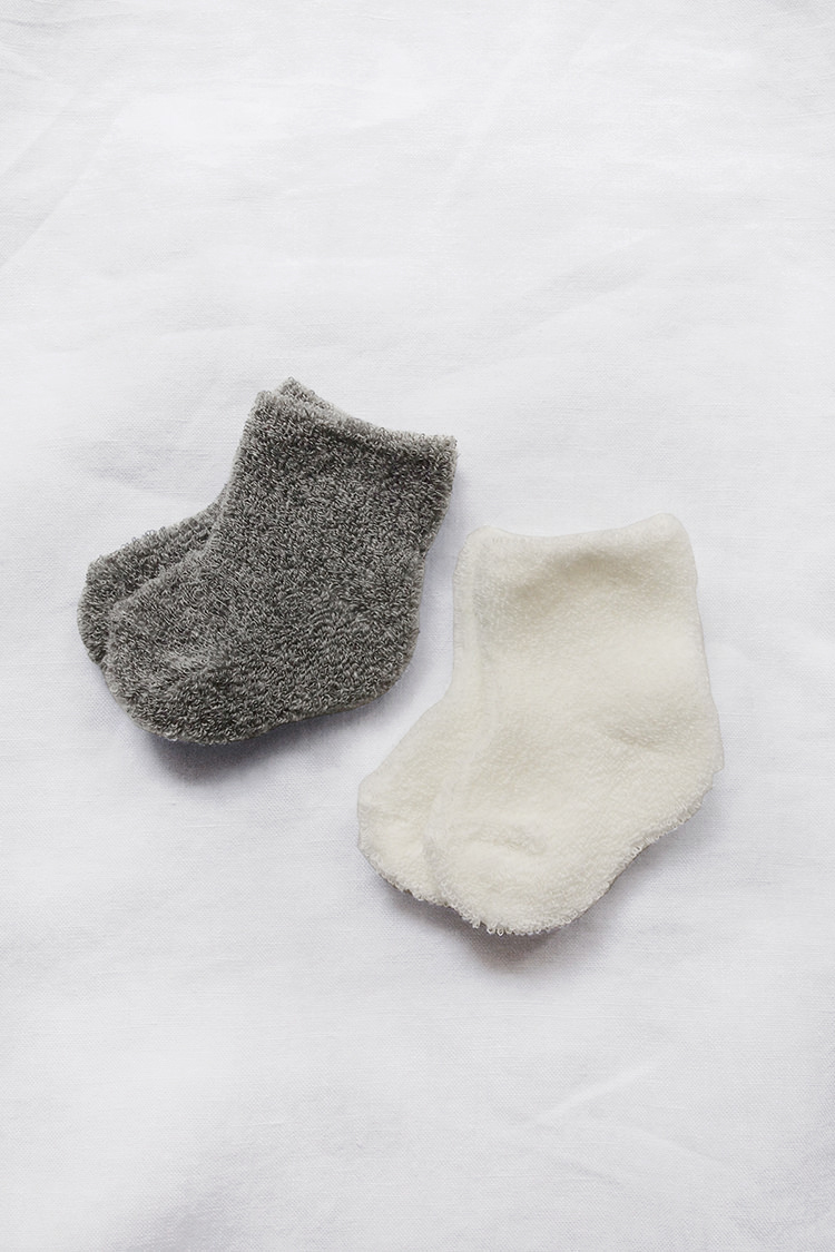 Cotton pile socks handmade in Japan. White and Gray.