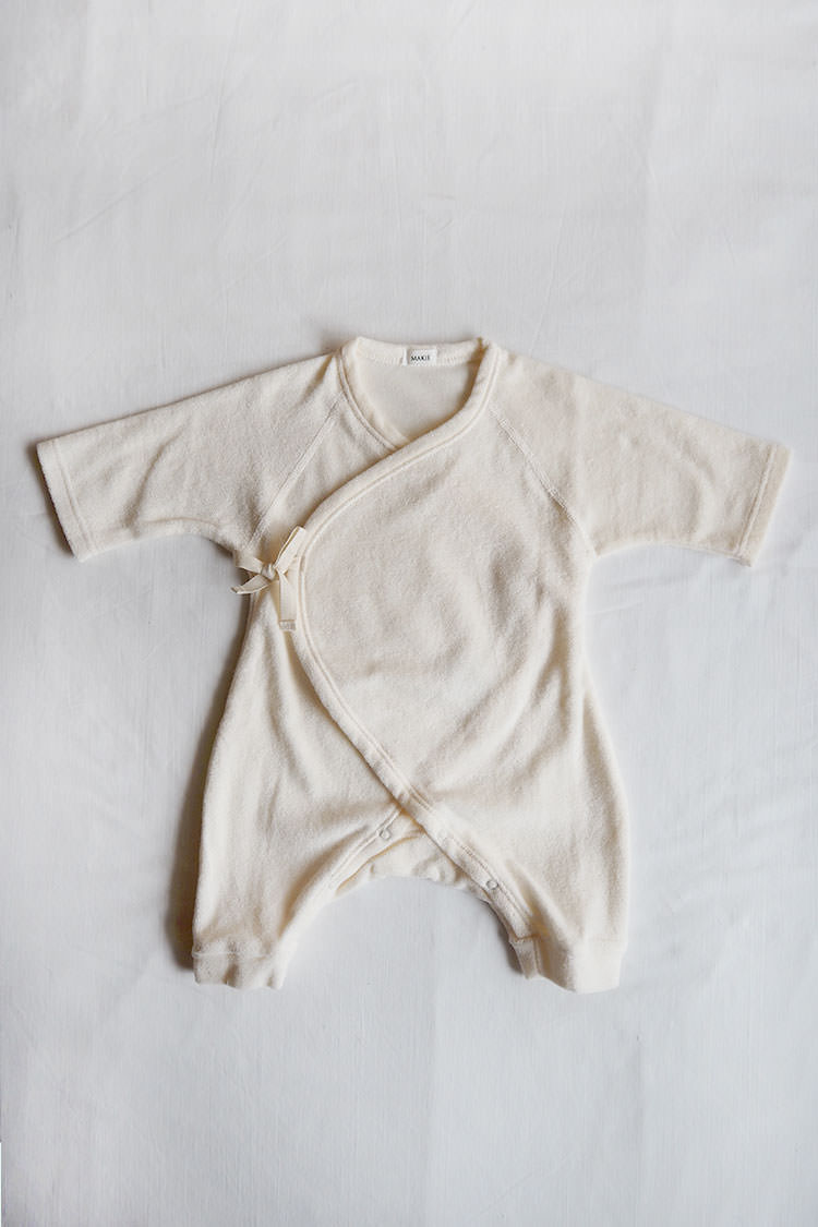 Baby kimono onesie for newborn by Makie "Pile first Hadagi" in ivory.