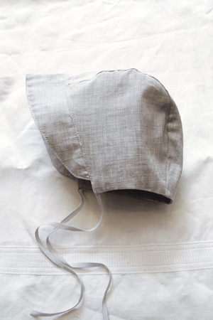 Makie: Luxury Cotton Bonnet - Gray. Top.