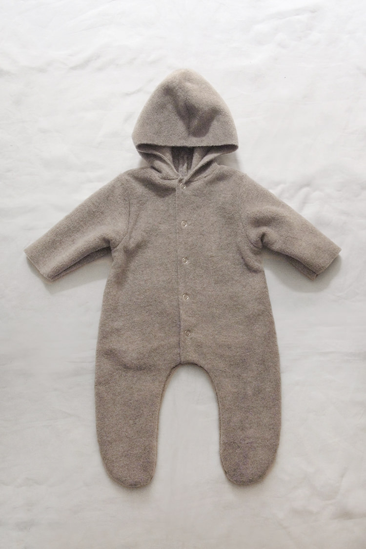Makie: Fleece Jumpsuit Noel – Beige. one piece hooded baby jumpsuit. Top