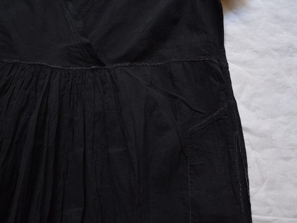 Injiri, Vneck Dress - Black - MAKIE