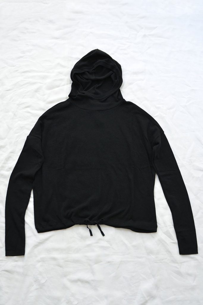 【 Less is more! 】Half hood top / black main image 1