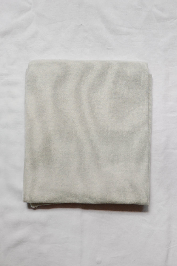 Makie Cashmere Blanket Gema - Ice, a fine knit cashmere blanket. Top