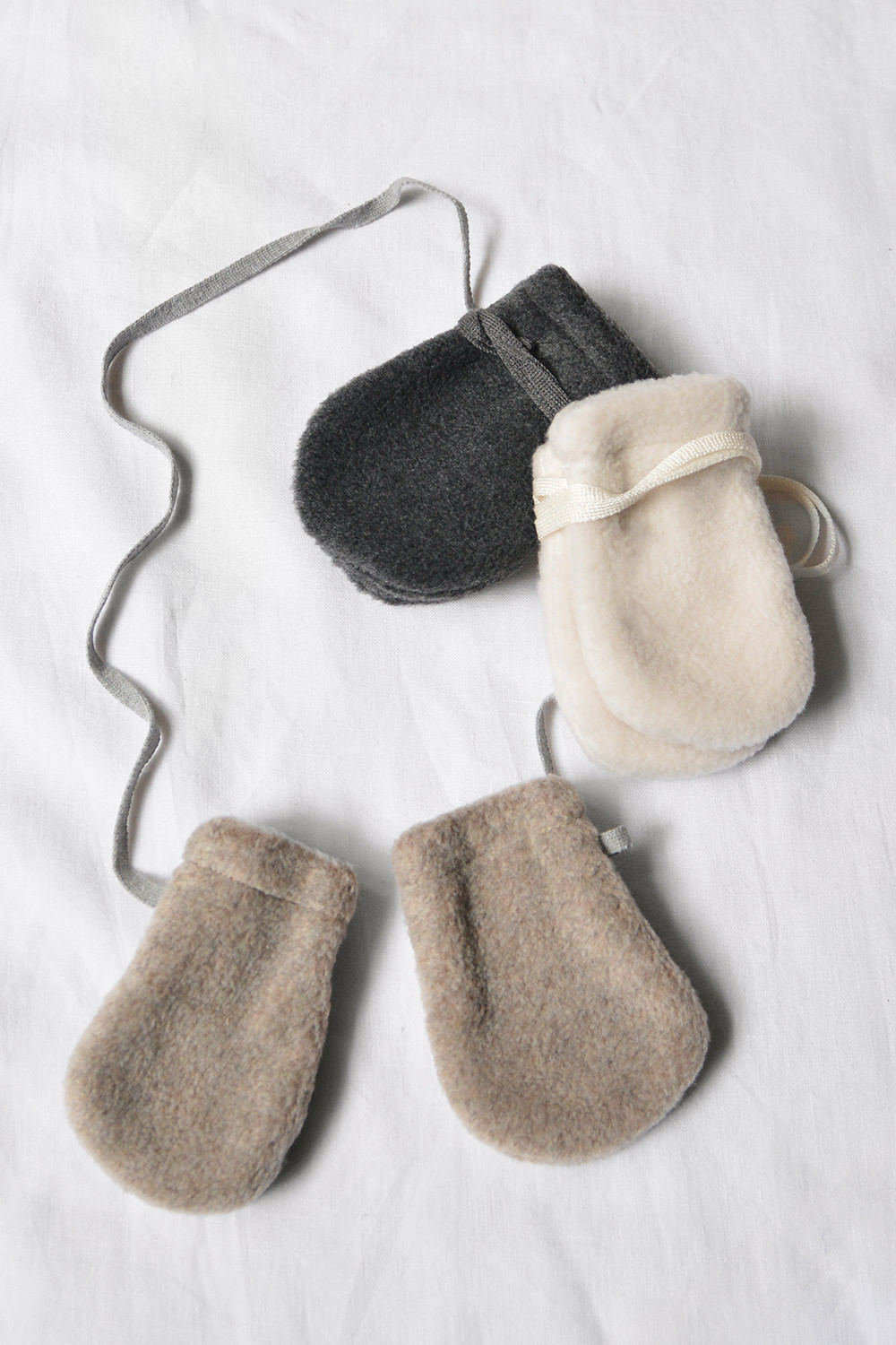 Makie: Unisex Baby Fleece Mittens. Top