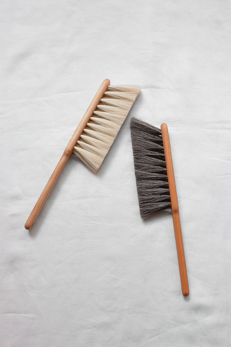 iris hantverk, Dust Brush