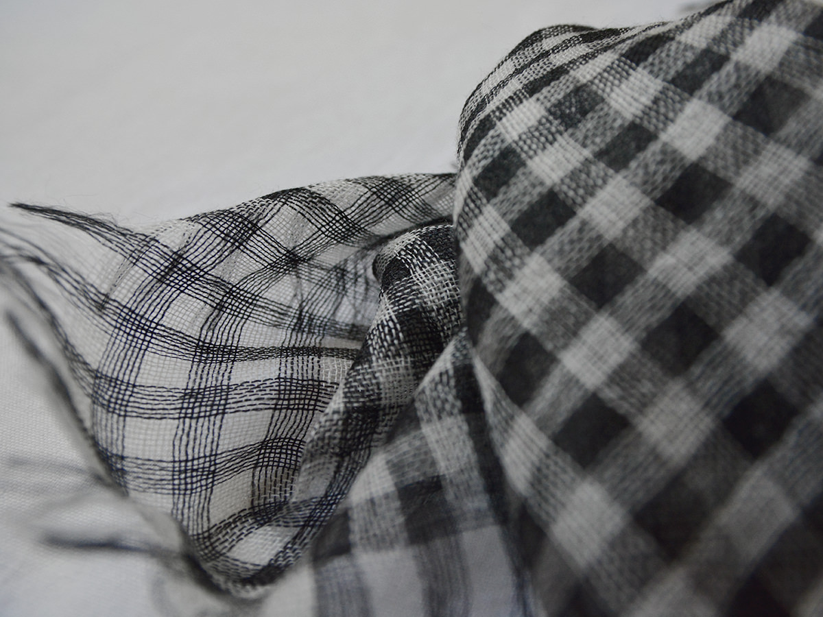 Alonpi, Cashmere Silk Stole Balzac - Black Check - MAKIE
