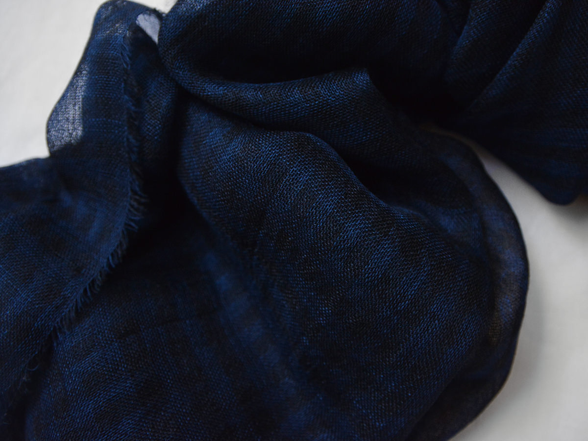 Alonpi, Cashmere Silk Stole Balzac - Navy Check - MAKIE