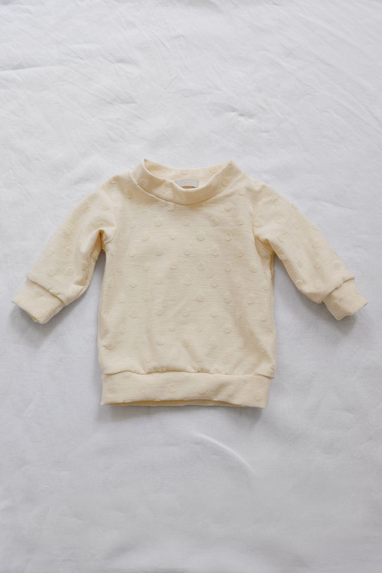 Makie: Organic Cotton Pullover Mona - Milk. GOTS certified organic cotton baby pullover. Top