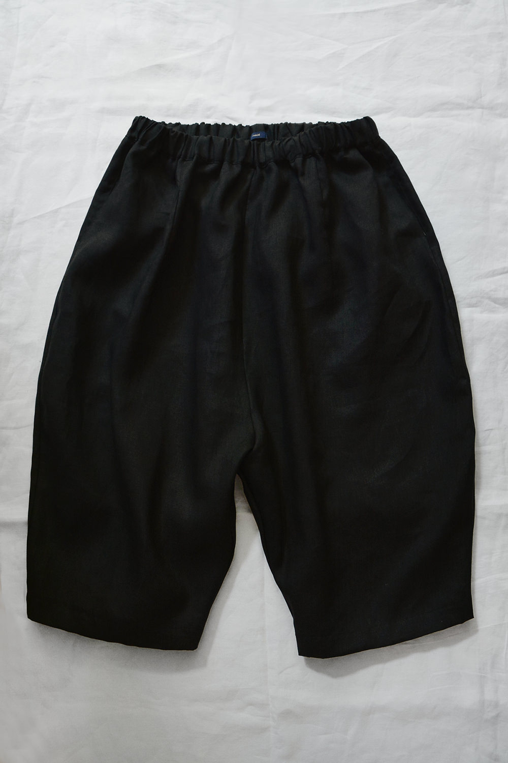 Makie - Women's Three Quarter Linen Pants Vicky - Black - laid flat