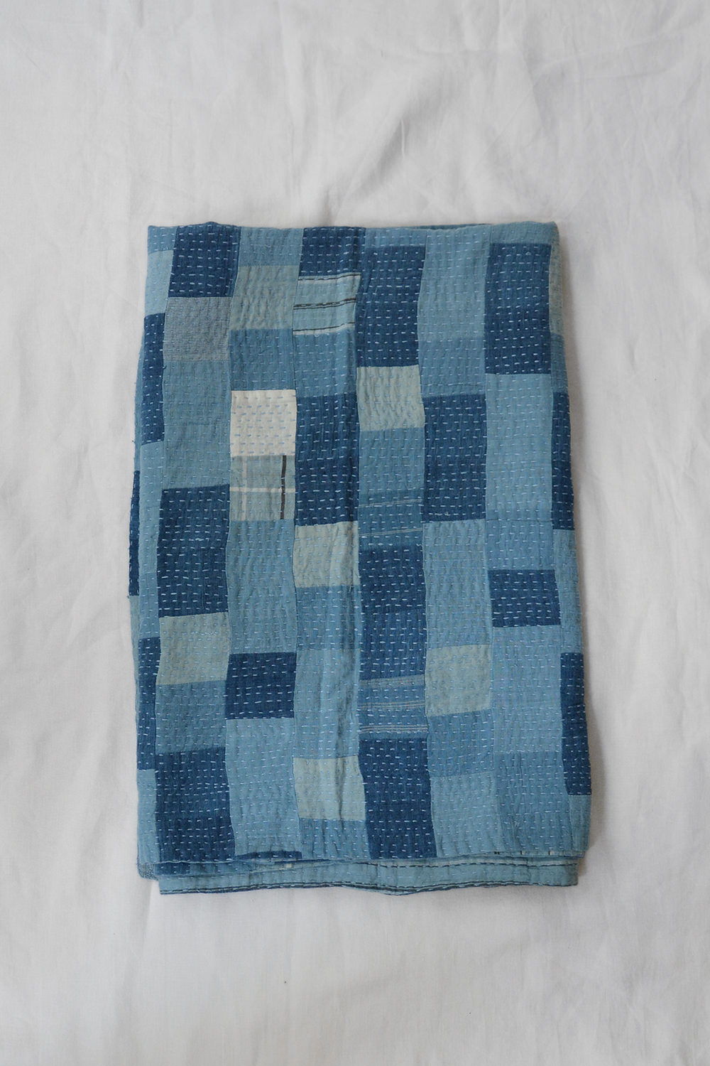 Maku Textiles Quilt Blanket - Indigo - Makie. Top
