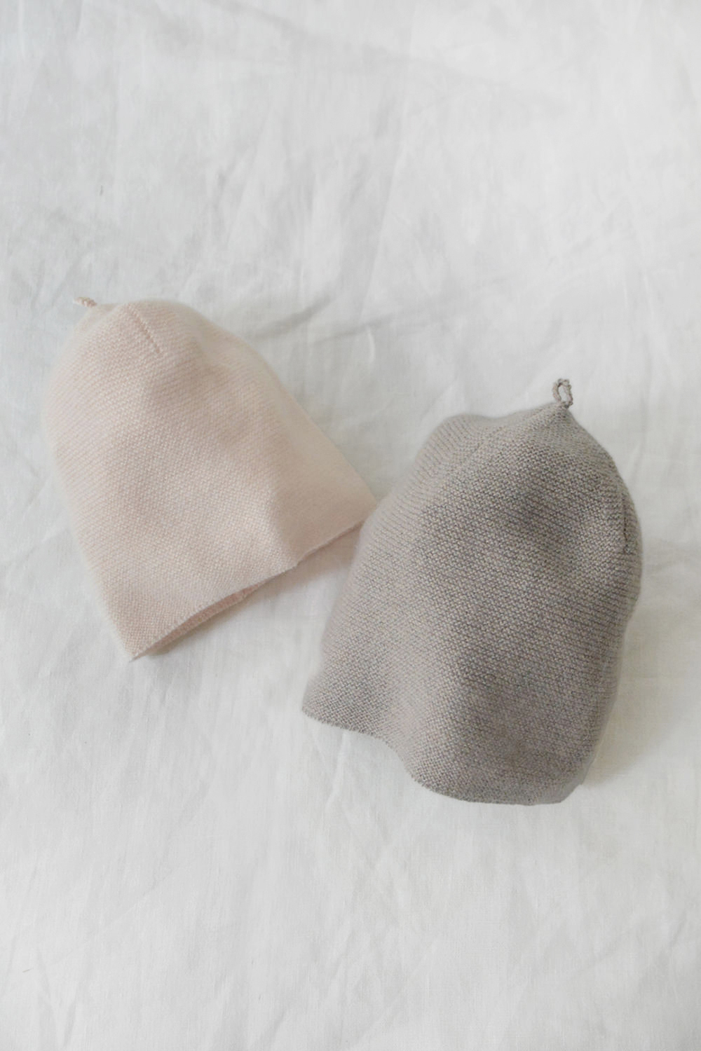 Cashmere Cap Gema - Mocha or Peach - Makie. Main.