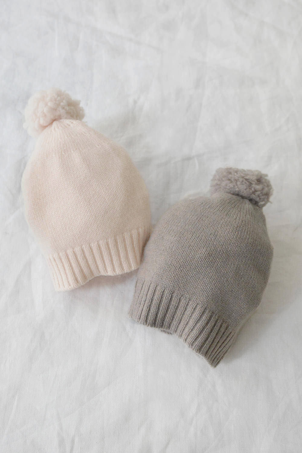 Cashmere Pom Pom Hat Gema - Mocha or Peach - Makie. Main.