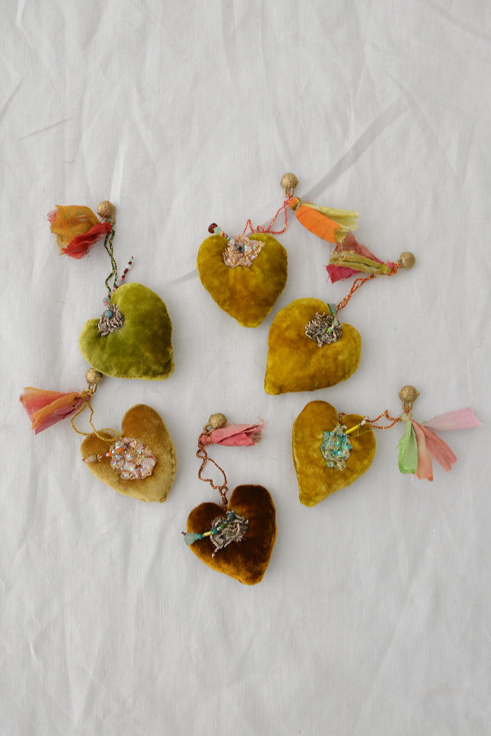Antonia Rossi & Valerie Donati, Heart Ornaments - Green 2 - Makie. Top