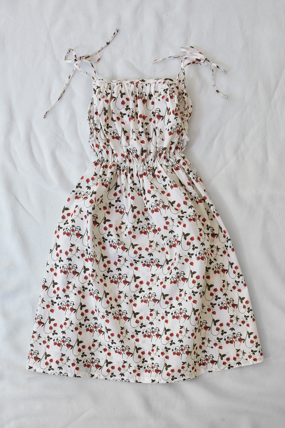 Girls Summer Dress Strawberry Field - Off White. Makie - Main.