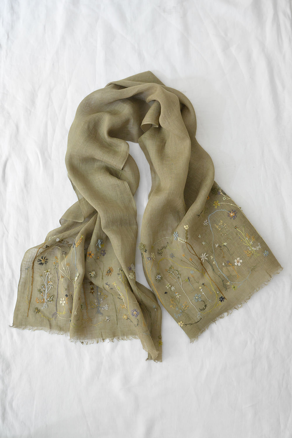 Sophie Digard Linen Stole - Thyme Wildflower. Makie main.