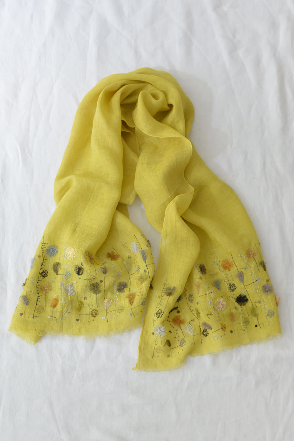 Sophie Digard Linen Stole - Timbrado Wildflower. Makie main.