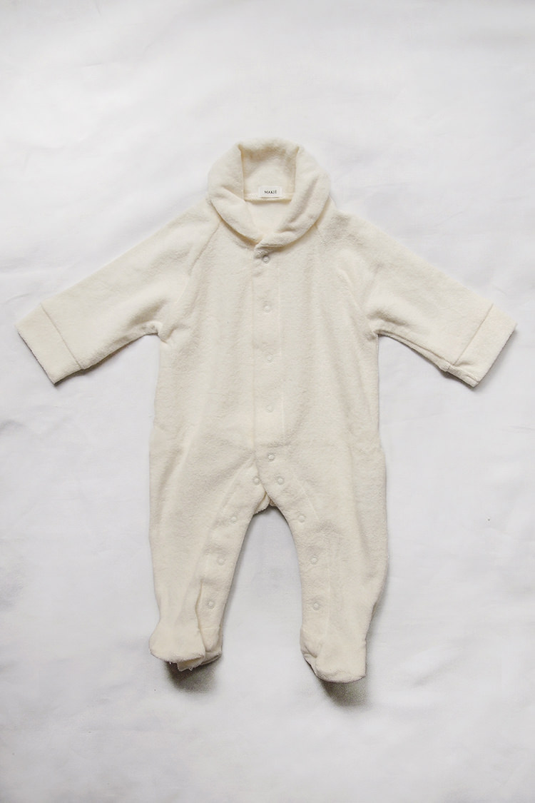 Makie: Pile Coverall – Ivory. A One piece footed jumpsuit for baby. Top