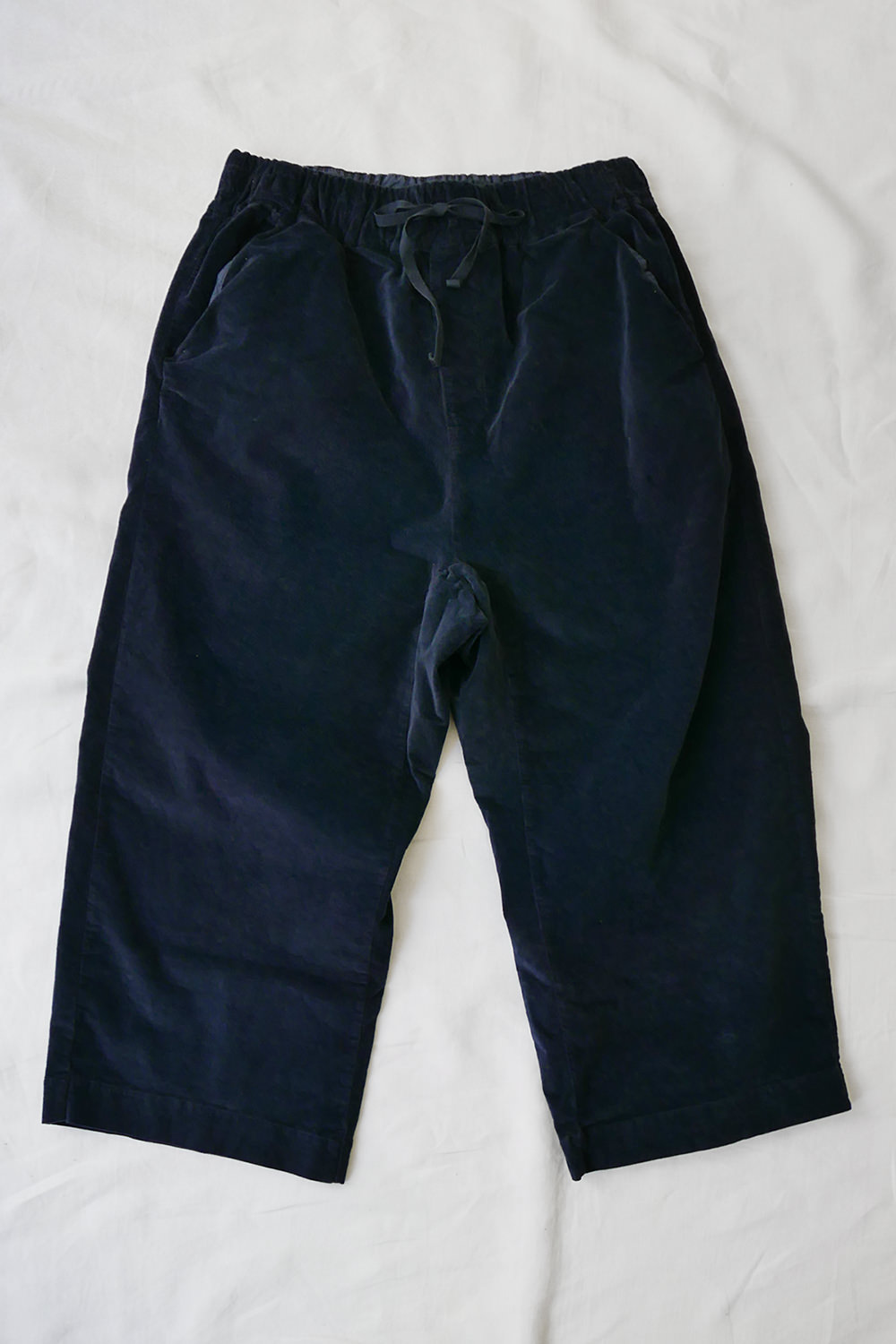 Album di Famiglia, Velvet Trousers in Navy - Makie. Main.