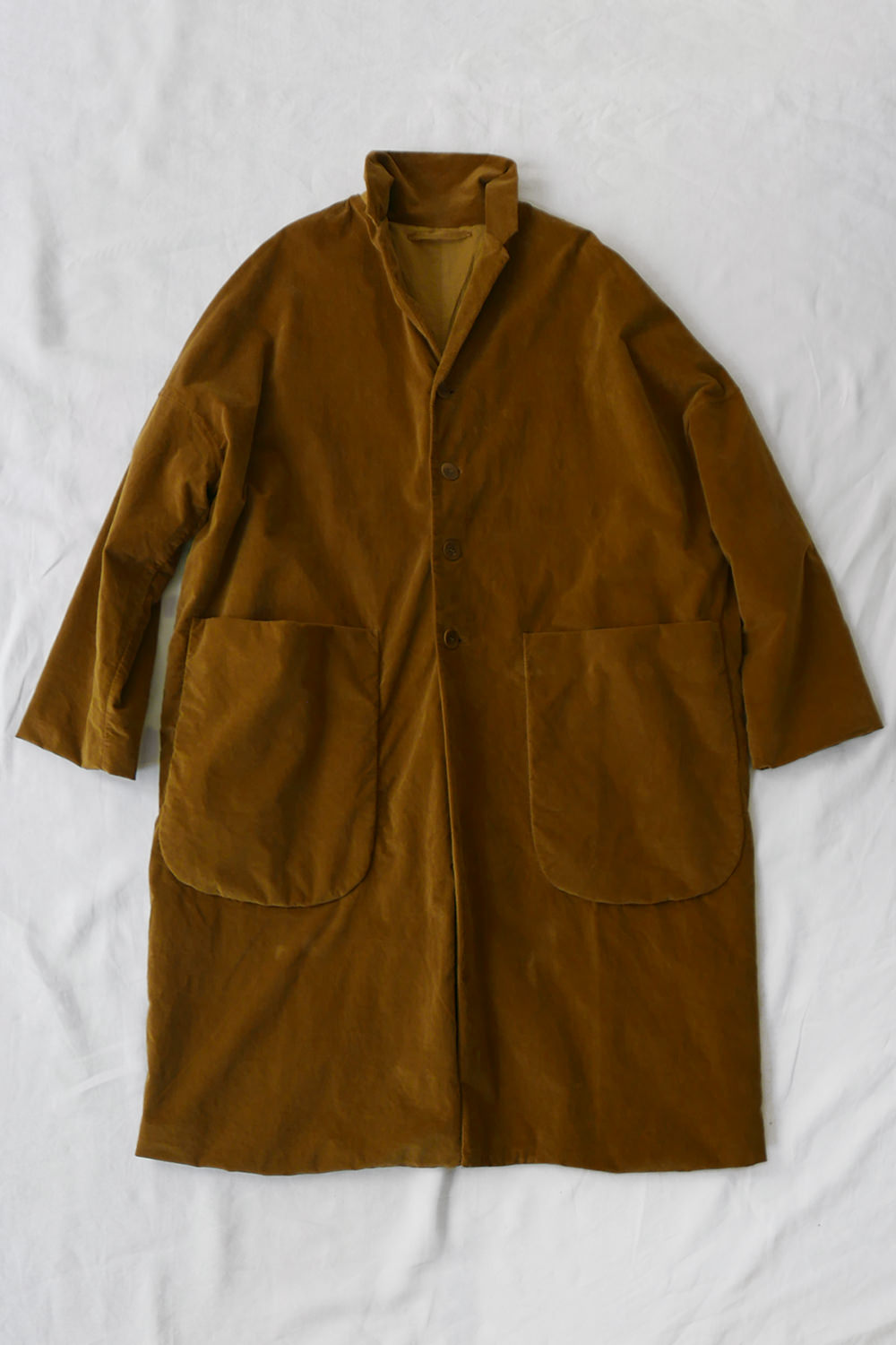 Album di Famiglia, Velvet Loose Coat in Cookie - MAKIE. Main.