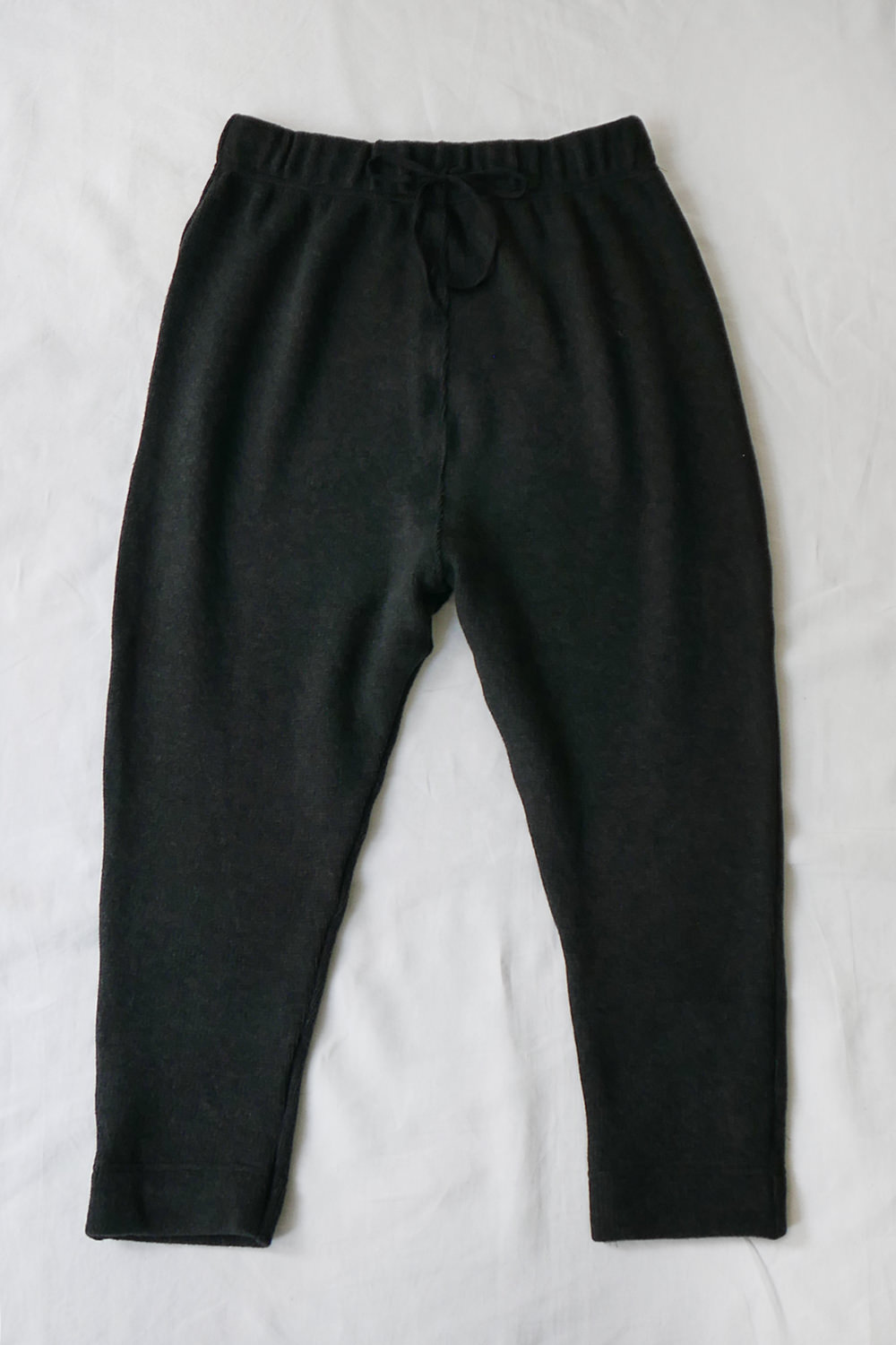 Album di Famiglia Pantalone New Basic Almost Black - Makie. Main.