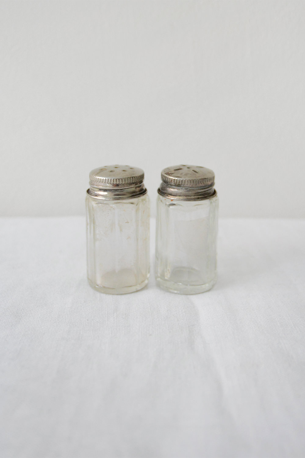 Salt And Pepper Shakers Glass Set (clear)