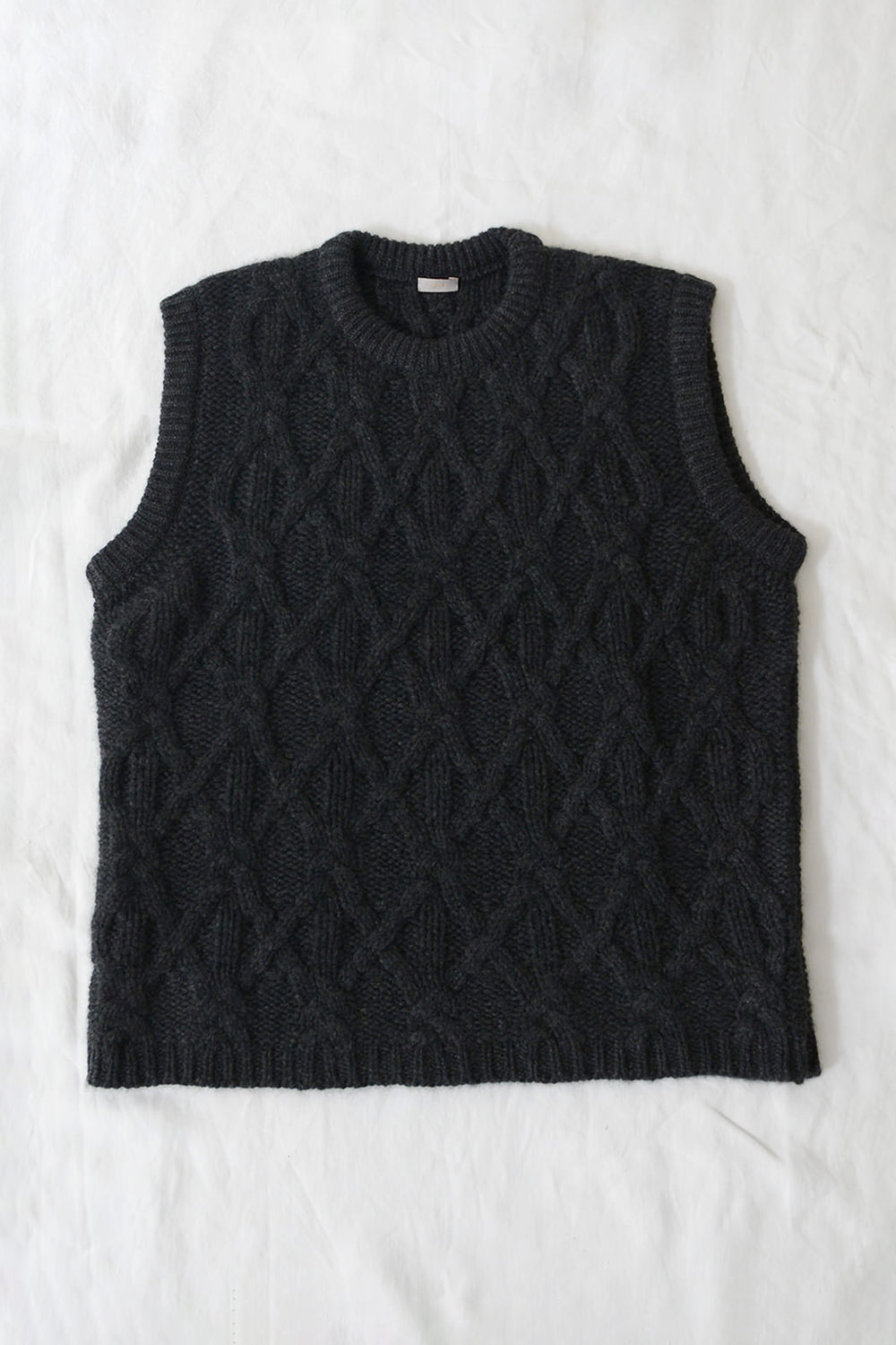 makie cashmere cable knit vest charcoal a top picture