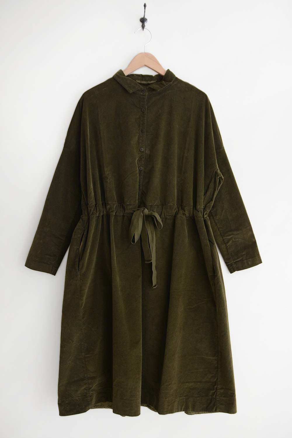 album di famiglia, women's velvet dress in olive the top picture