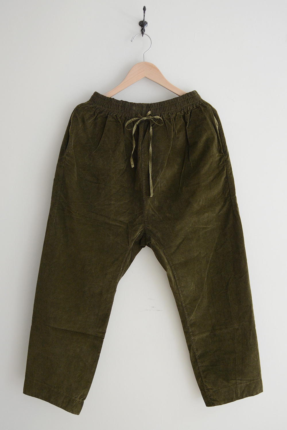 album di famiglia velvet pants in olive the top picture