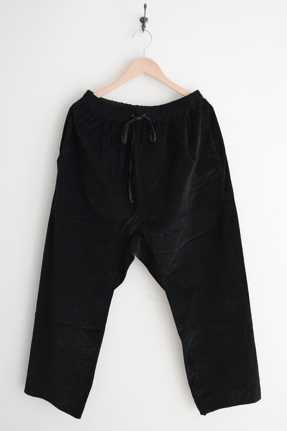 album di famiglia velvet pants in slate black the top picture