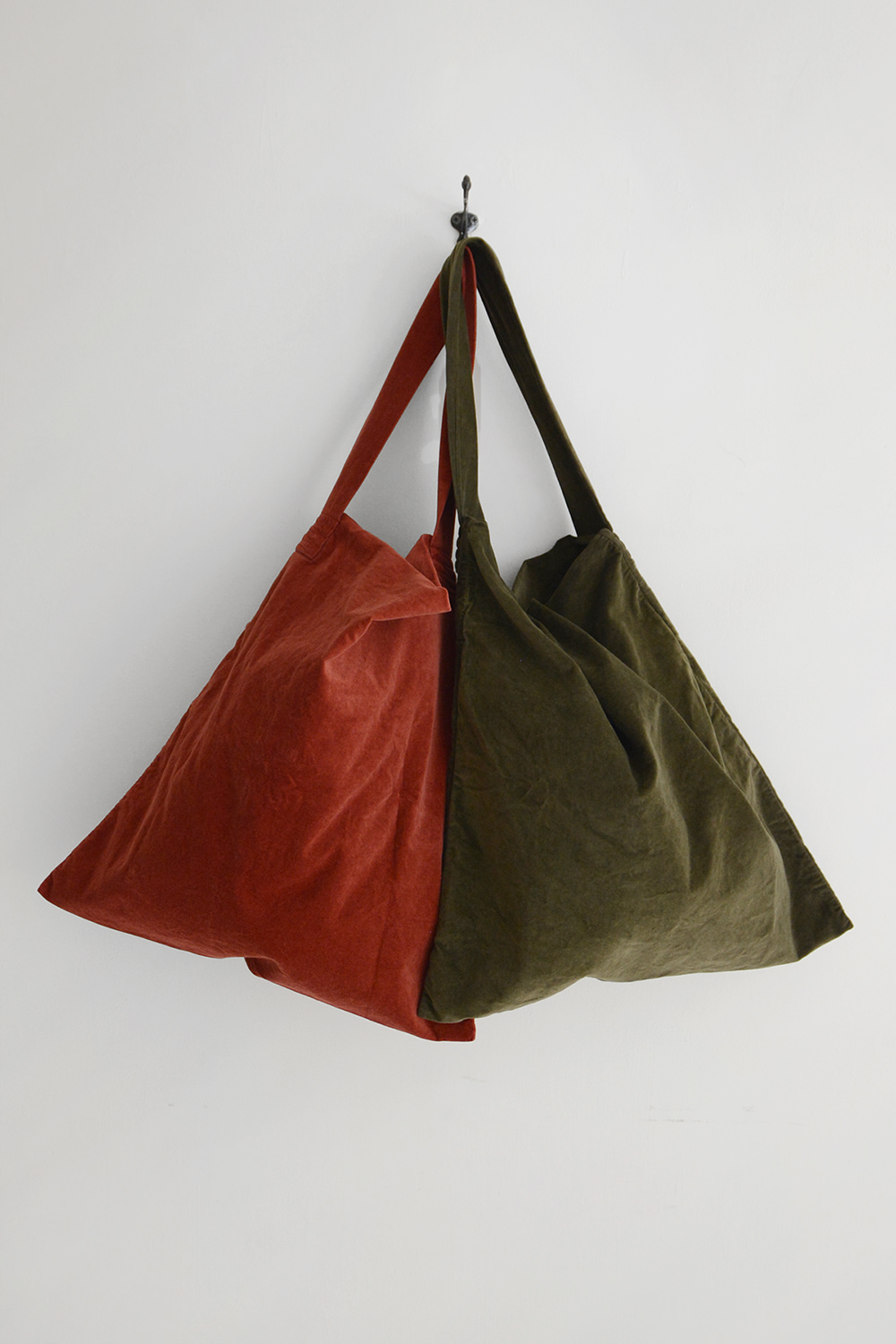 album di famiglia velvet bag in red and olive the top picture