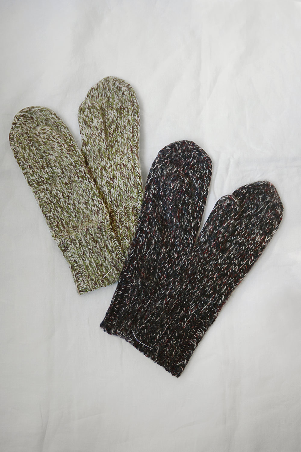 oats and rice cashmere wool mittens top picture