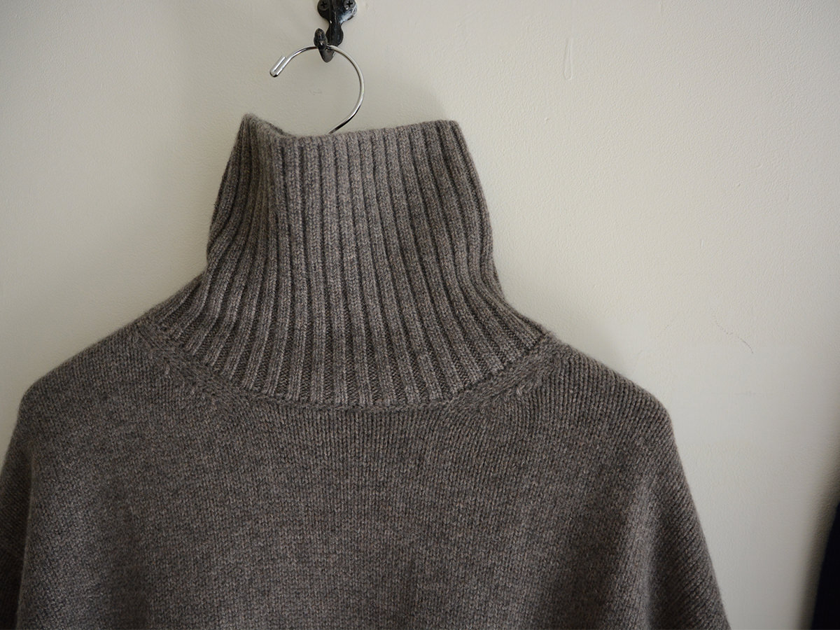 Makie High Grade Cashmere. Turtle Neck Sweaters
