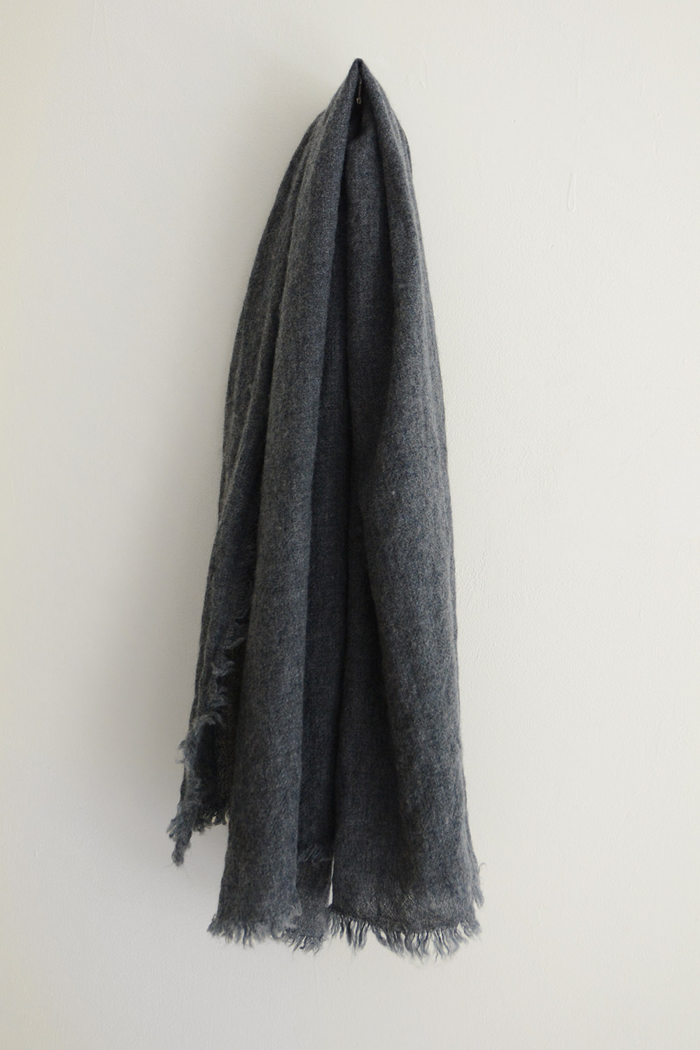 Makie Cashmere Scarf Solid Color Lt Gray the top picture