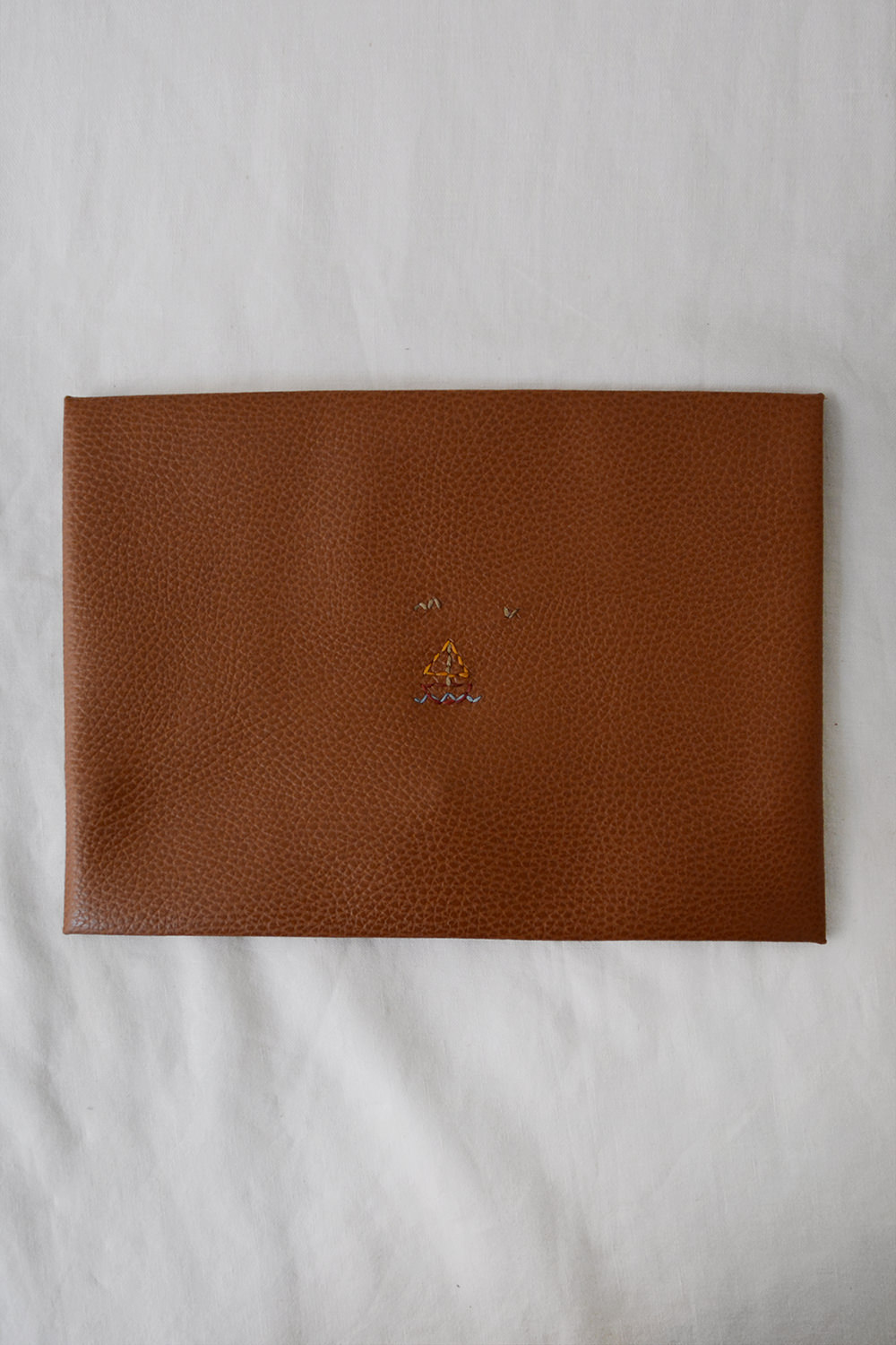 Henri, XL Envelope - Dark Tan with a Yacht