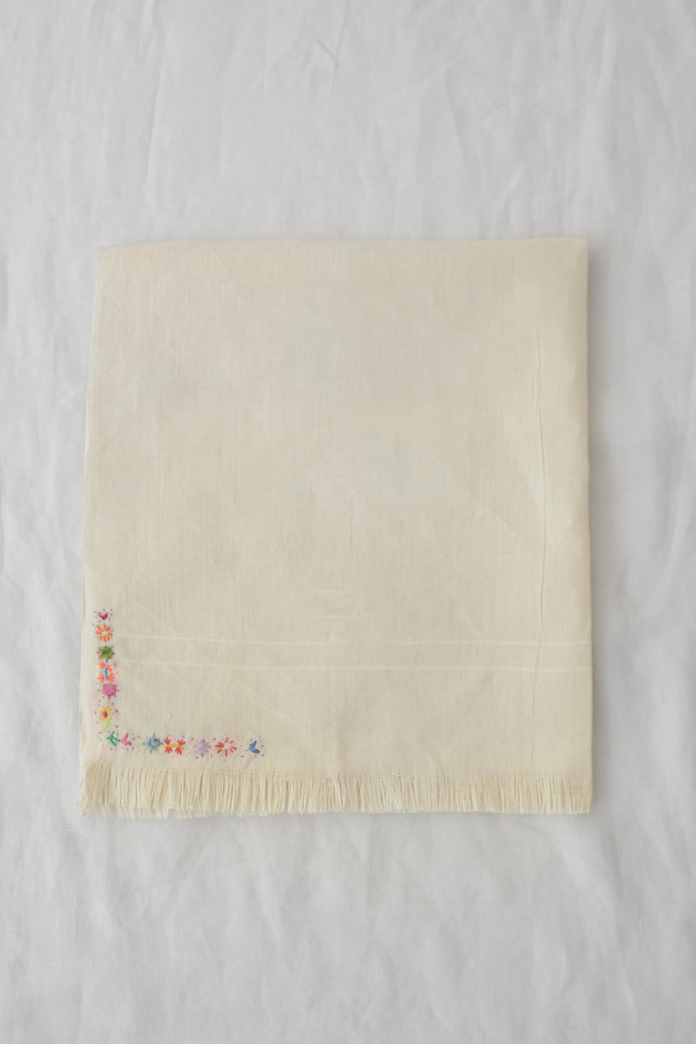 antonia rossi embroidered napkins top picture