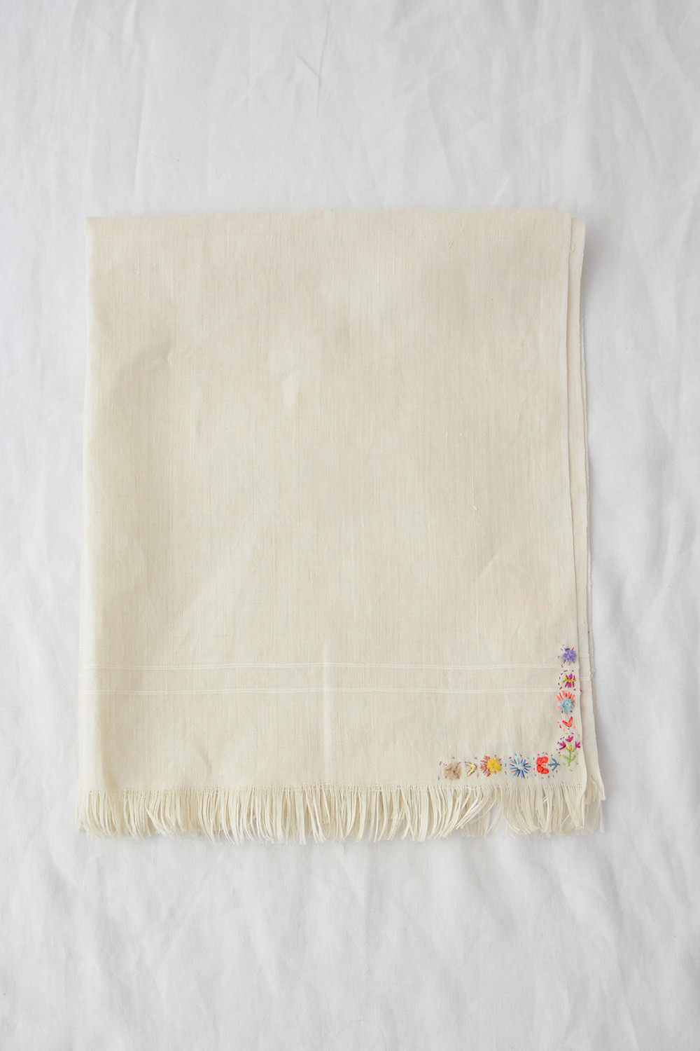 antonia rossi embroidered napkins top picture