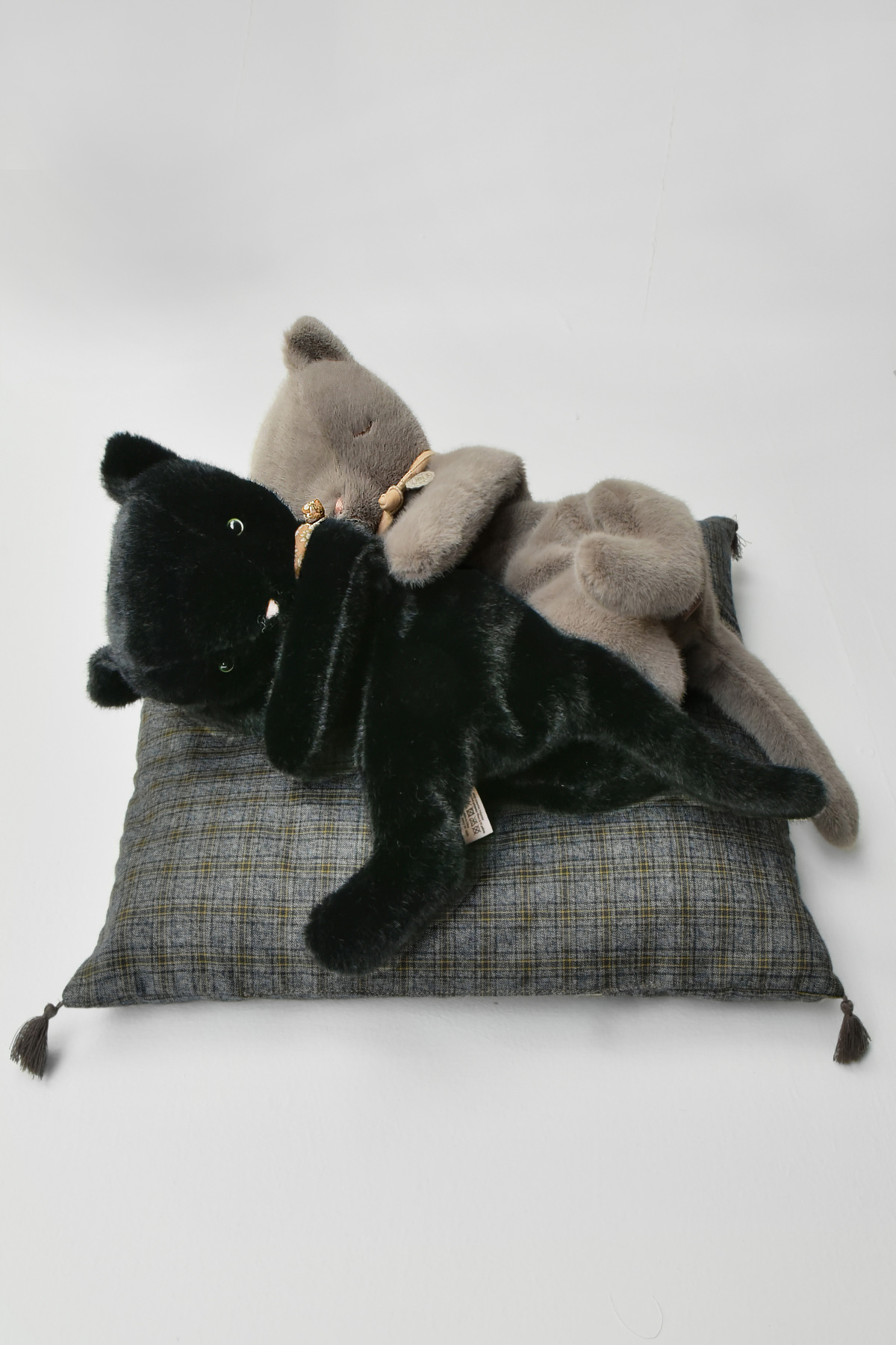 Maileg, Sleeping Kitten - Black and Gray