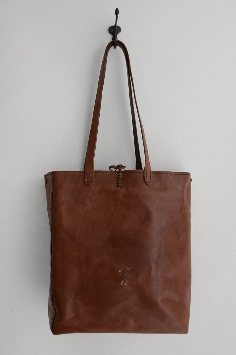 Henri, Side Stitches Tote Panthéon – Brown with a Palm Tree