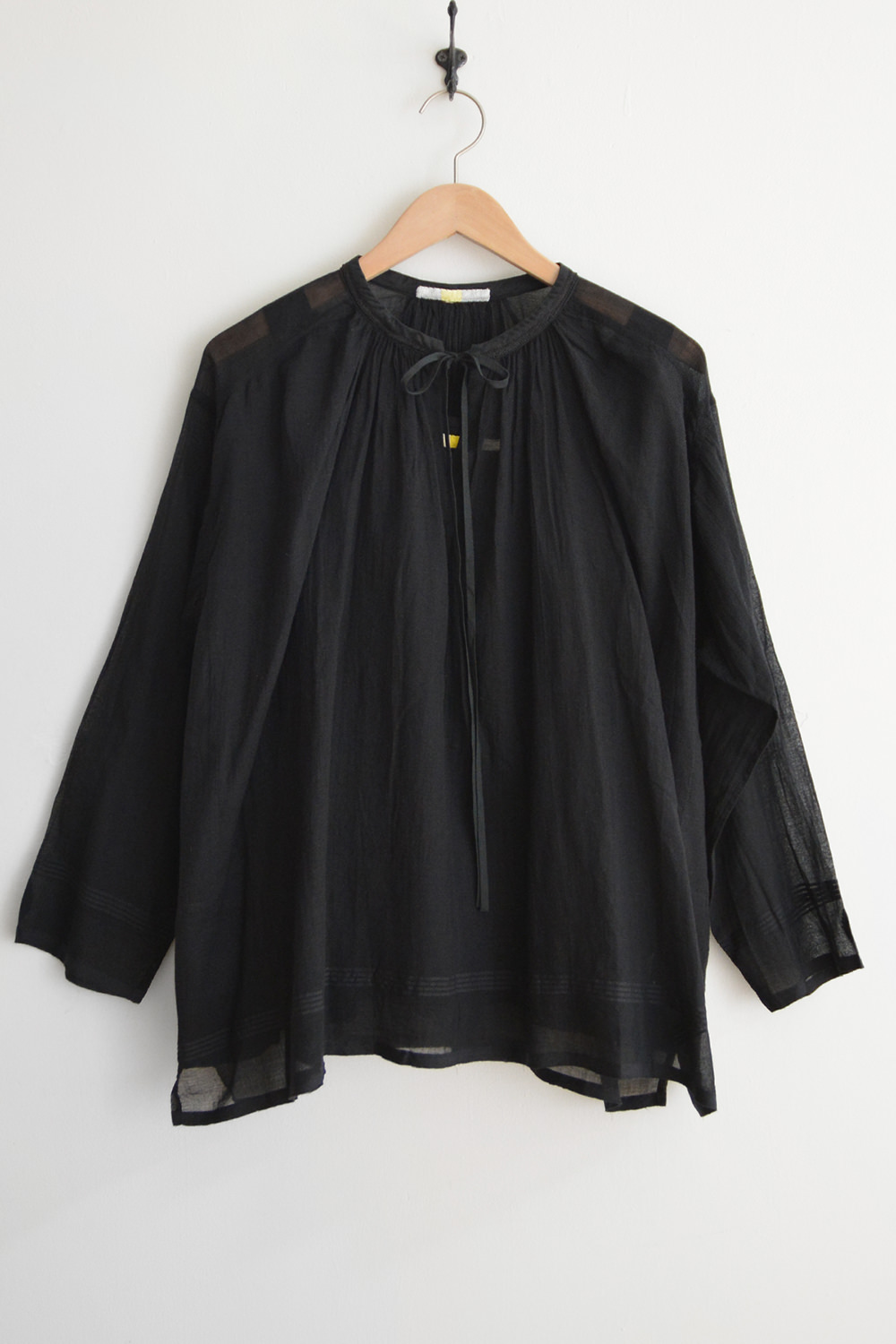 Aodress, Jelly Stitched Neck Ribbon Gathered Tunic with Inner - Black