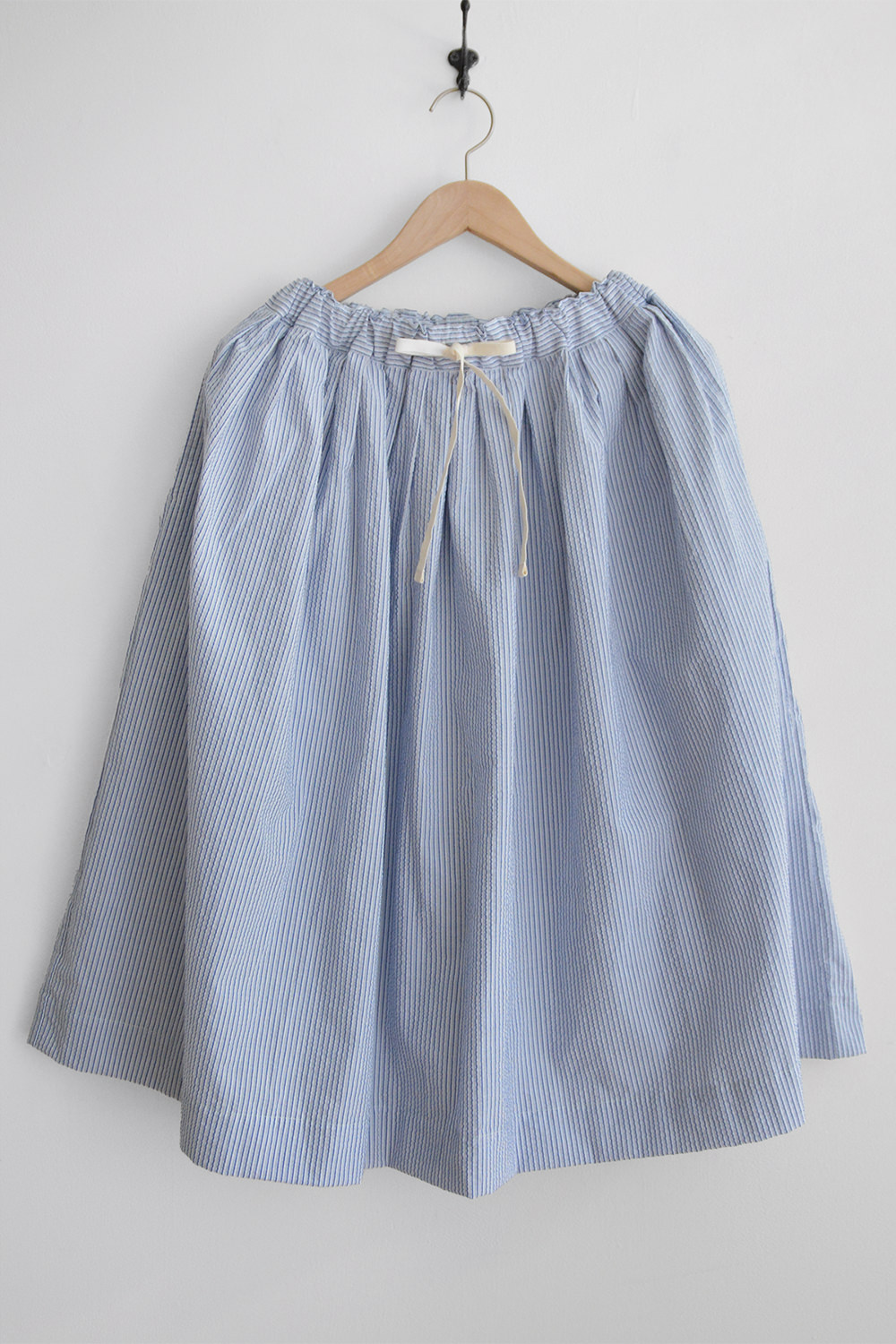 Makie seersucker fabric skirt top picture.