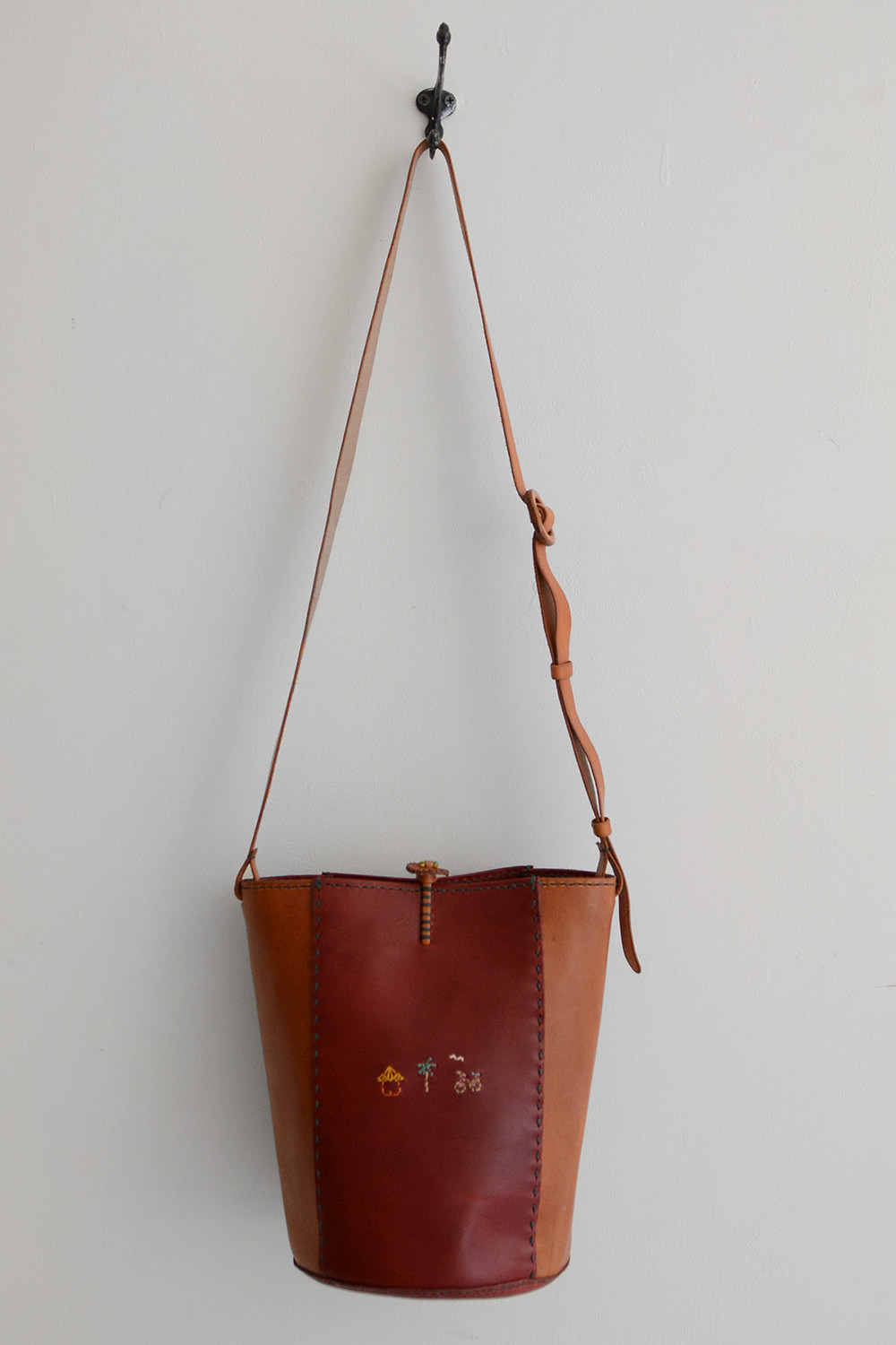 Henri, Small Round Bottom Bag Jacob - Red x Tan