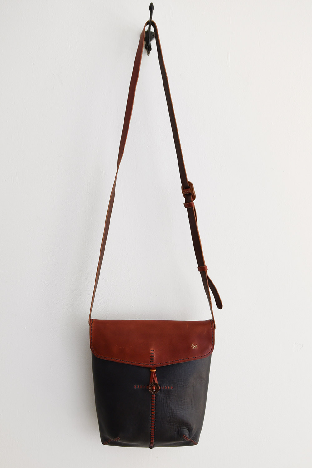 Henri, Shoulder Bag Belleville #024 - Reddish Brown x Navy