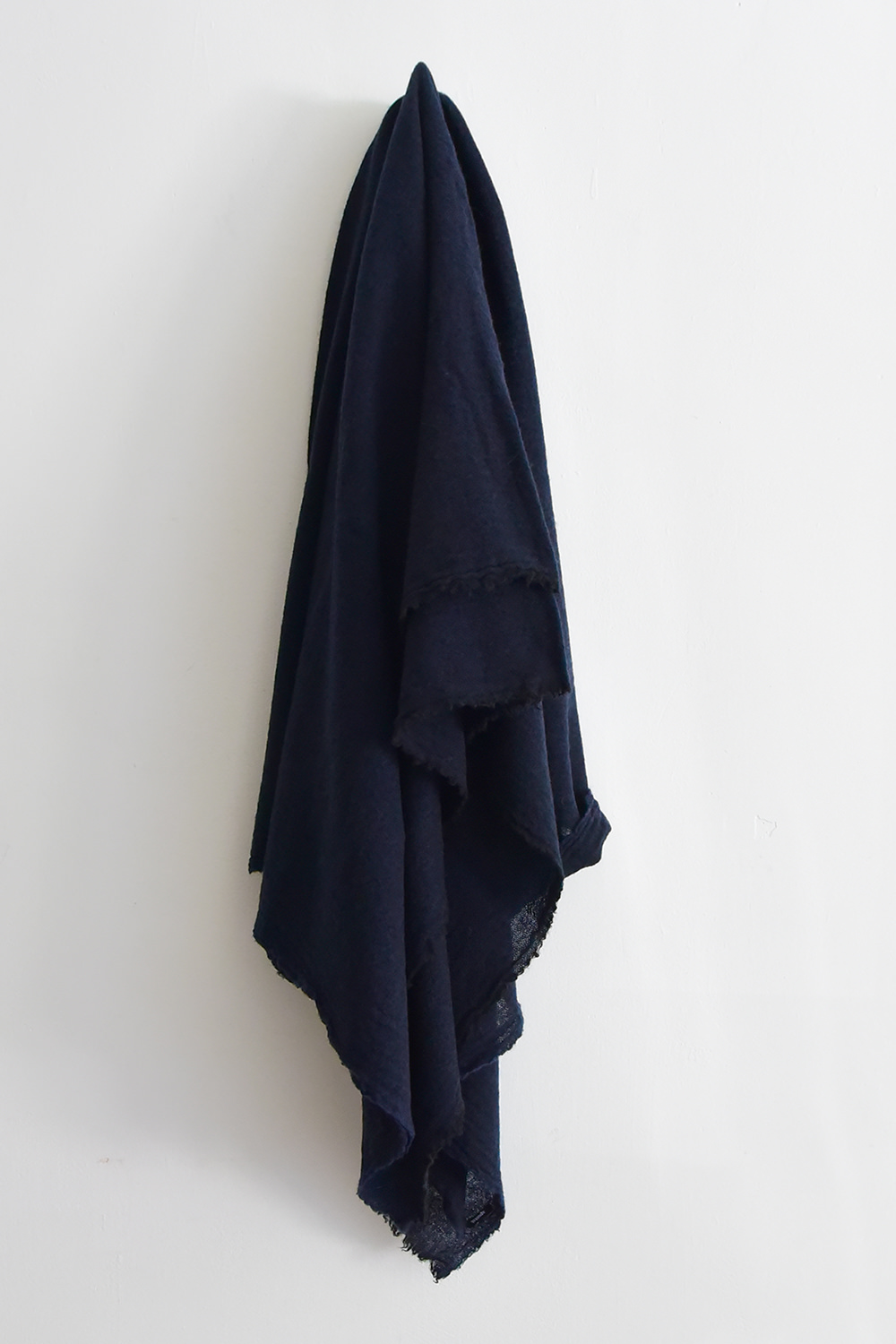 apuntob (a.b), P1921 Cashmere Stole - Dark Navy