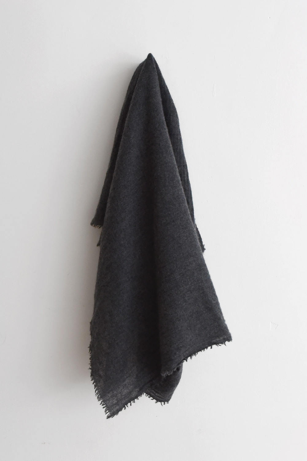 MAKIE, Cashmere Scarf - Charcoal
