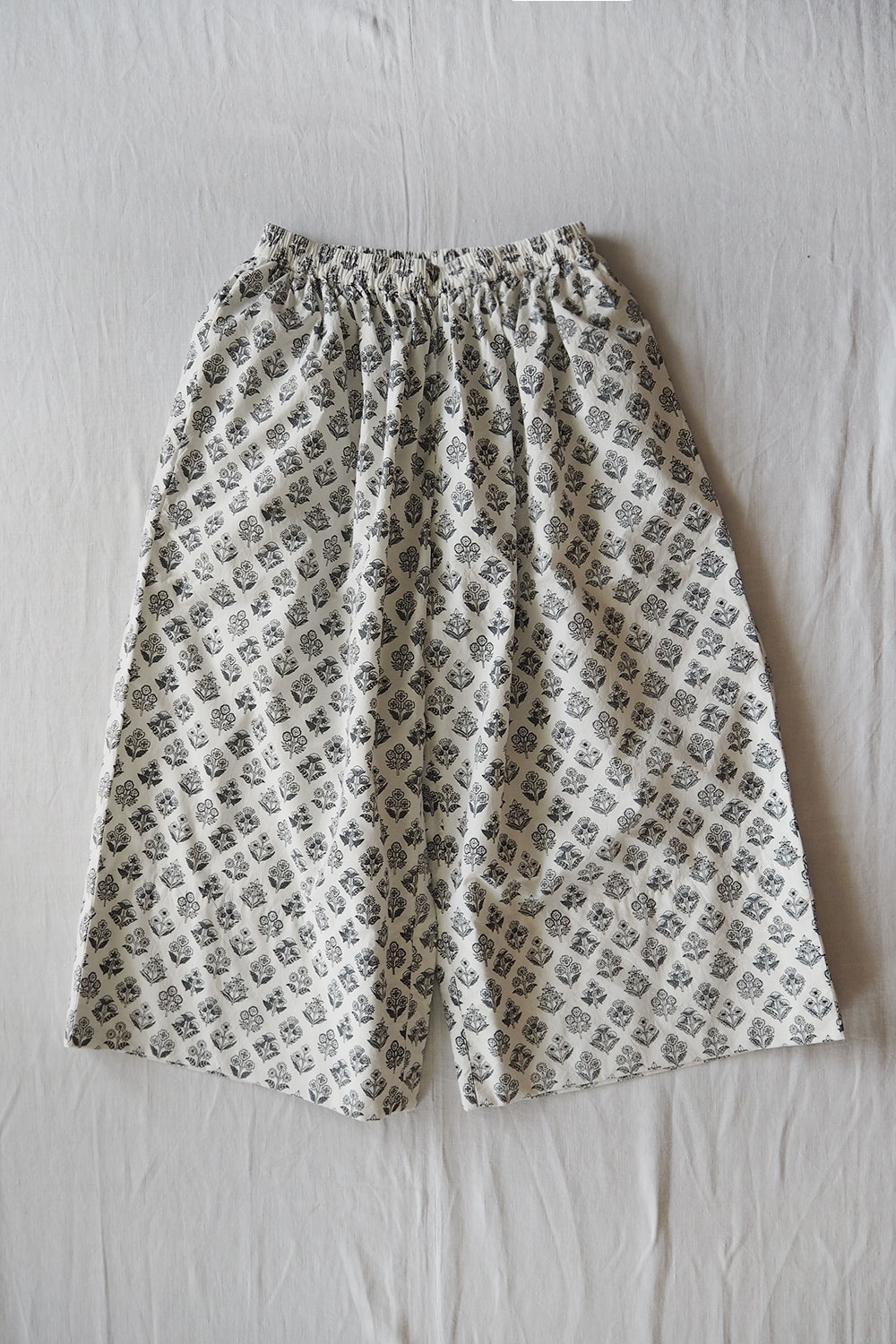 Aodress, Wide Pants Gina - Mono Flower