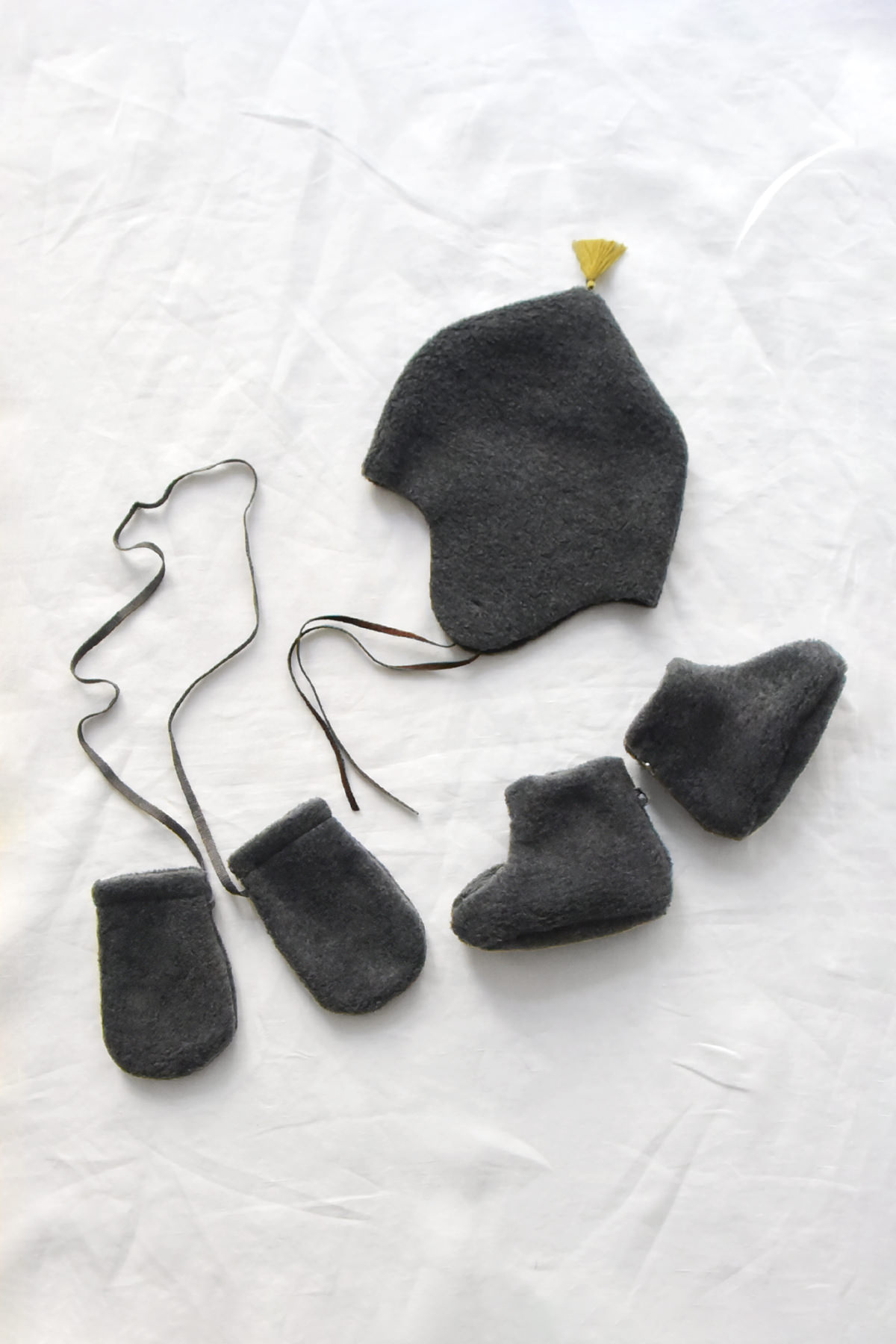 Makie: Unisex Winter Baby Gift Set: Baby Set #15- Charcoal. Top.
