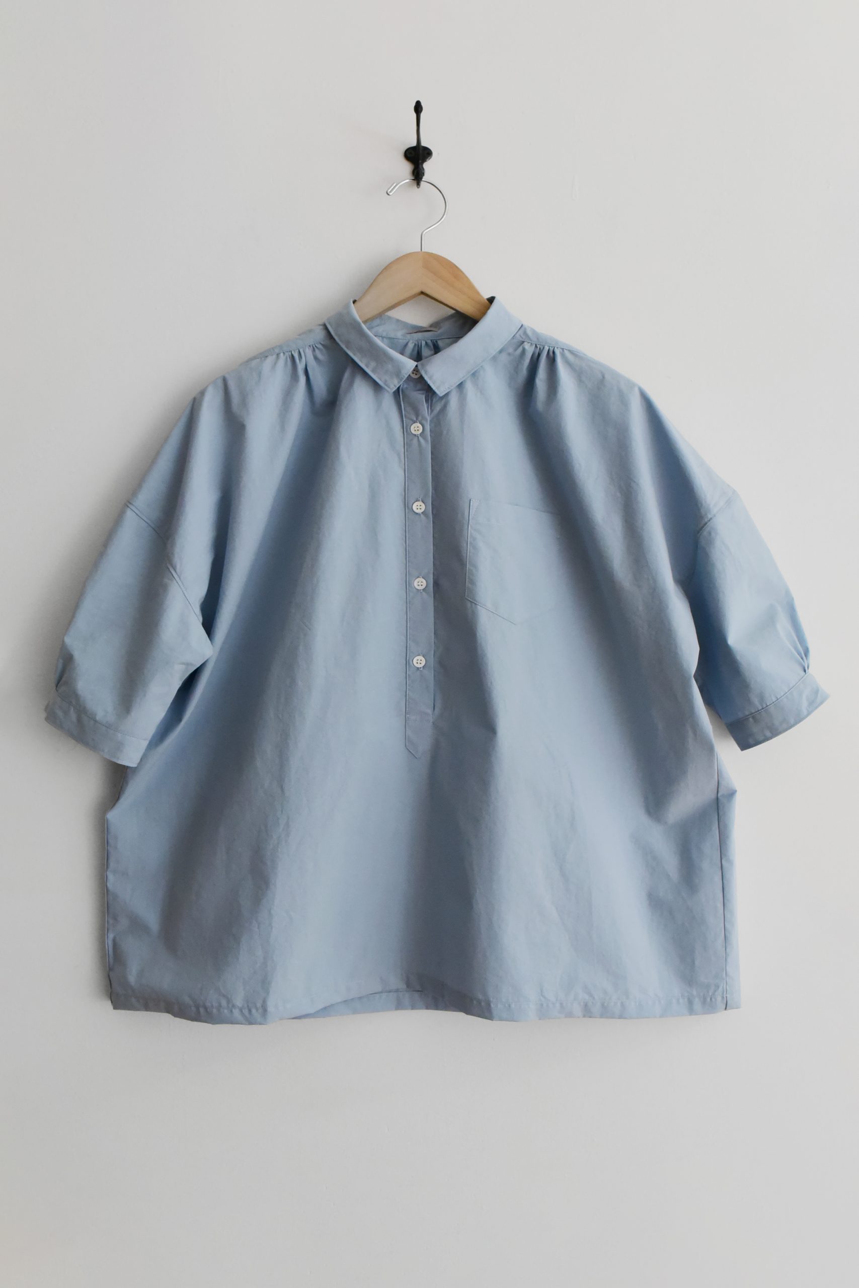 makie basic shirt sienna sky top picture