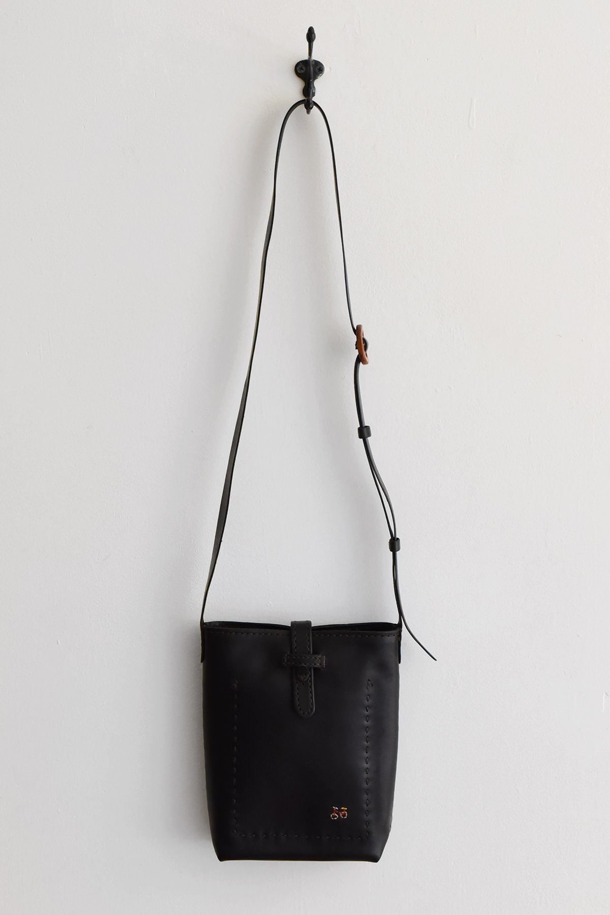 Henri, Shoulder Bag Capucine Item No.116 - Black