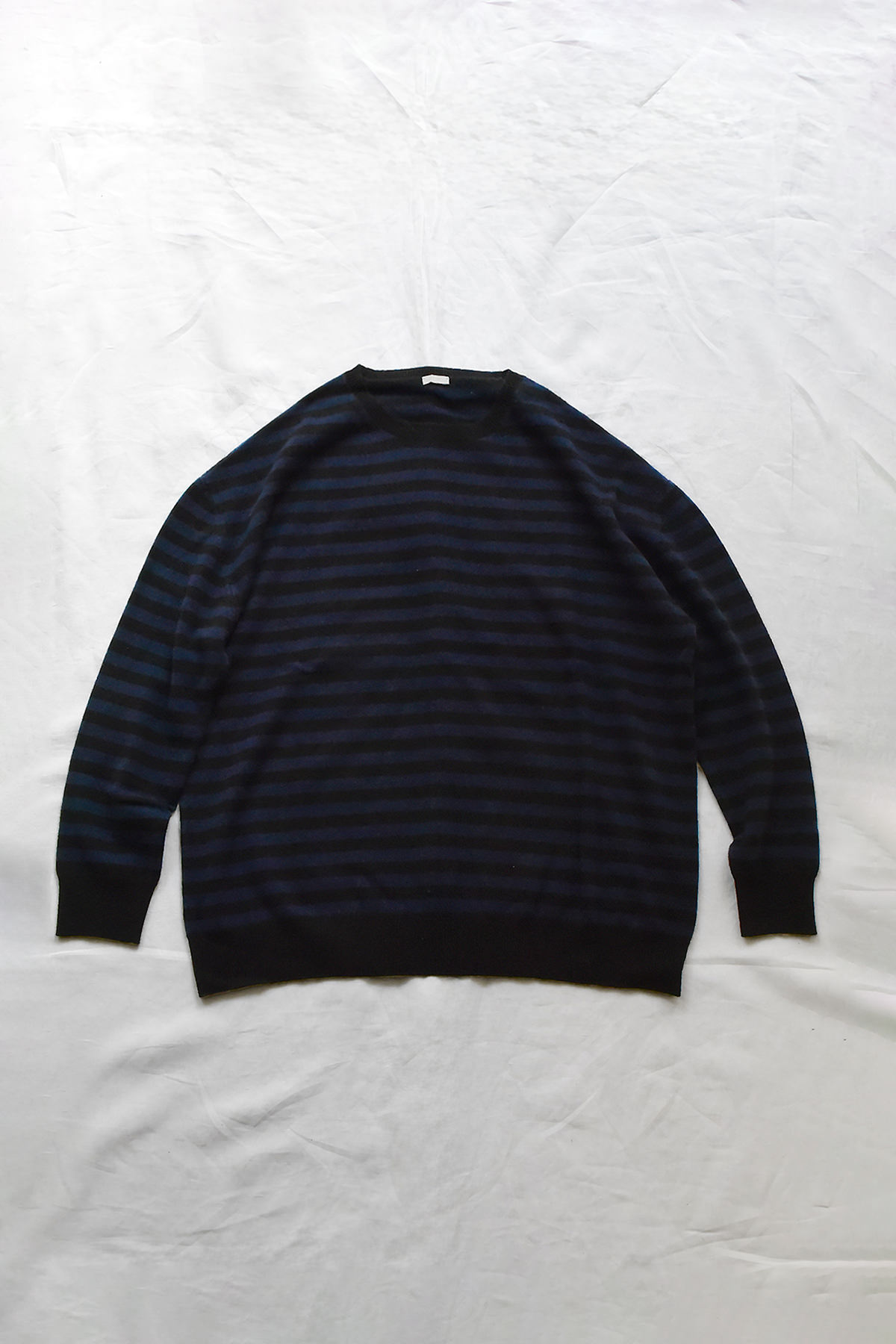 MAKIE, Round Neck Cashmere Sweater - Navy x Black Stripe